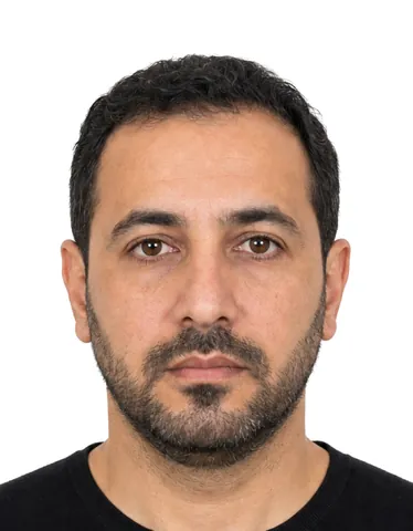 Example Canada Visa Photo: a man with a short beard, 35×45 mm, white background (fictional AI-generated model)