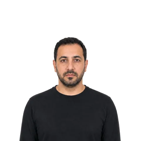 Wrong US Passport Photo: the head is too small in the frame (fictional AI-generated model)